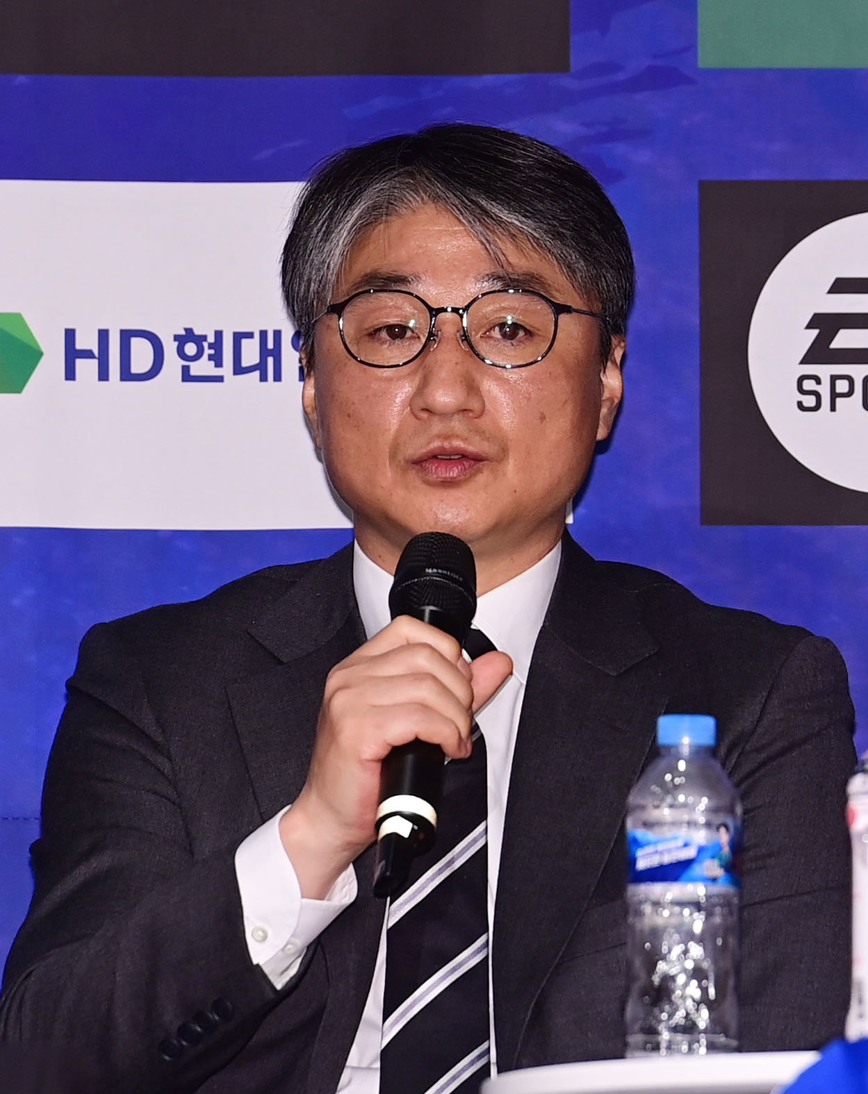 성남, 전경준 감독과 동행 마무리…선수 기용 및 팀 운영 방향 놓고 고심 끝 상호계약해지 결정-한동훈 감독대행 체제 전환