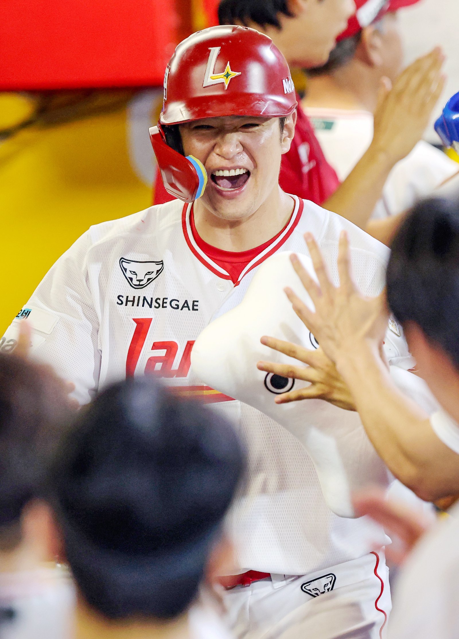 ‘4경기 연속 타점’ 김재환, 스리런포와 쐐기타 앞세워 4타점 맹타…SSG, LG전 4연패 탈출