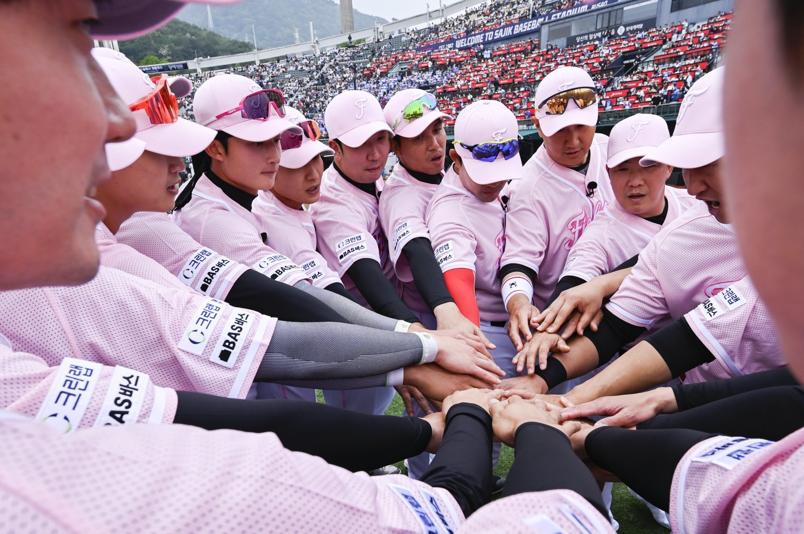 레전드vs명문…불꽃 파이터즈, 부산고와 격돌 (불꽃야구)