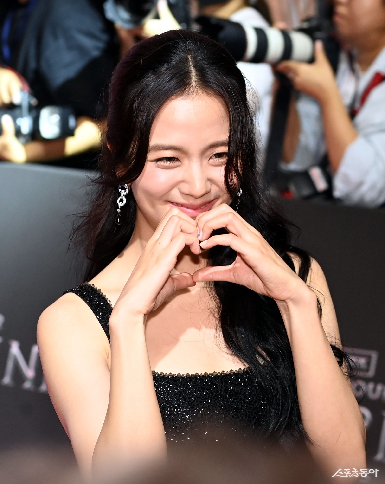 지수, 블랙핑크 10주년 논란에 고개 숙였다…“큰 섭섭함 안겨 미안해” [SD톡톡]