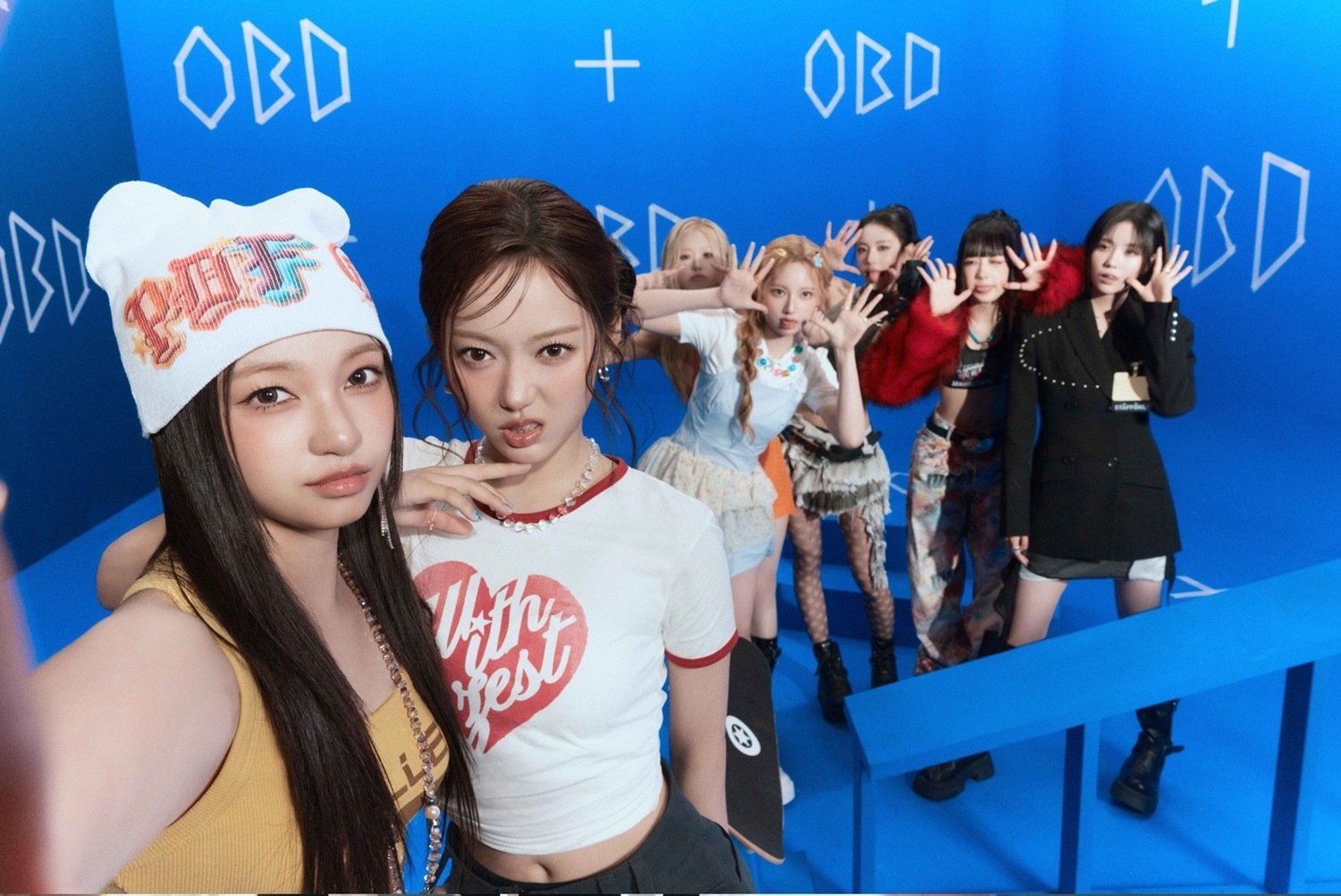 ‘JYP 신인’ 아워벌스데이, 콘셉트 포토 공개…청량+키치 비주얼