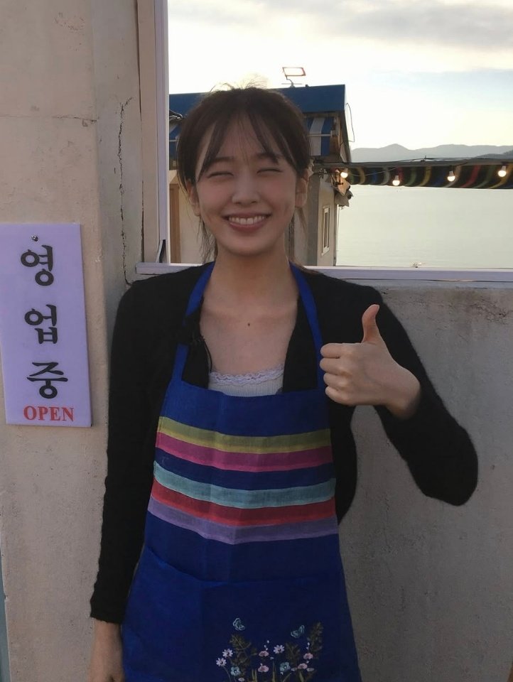 안유진, 떡집에서도 ‘만능 직원’…메뉴 개발→서빙까지 똑 부러지네 (우주떡집)