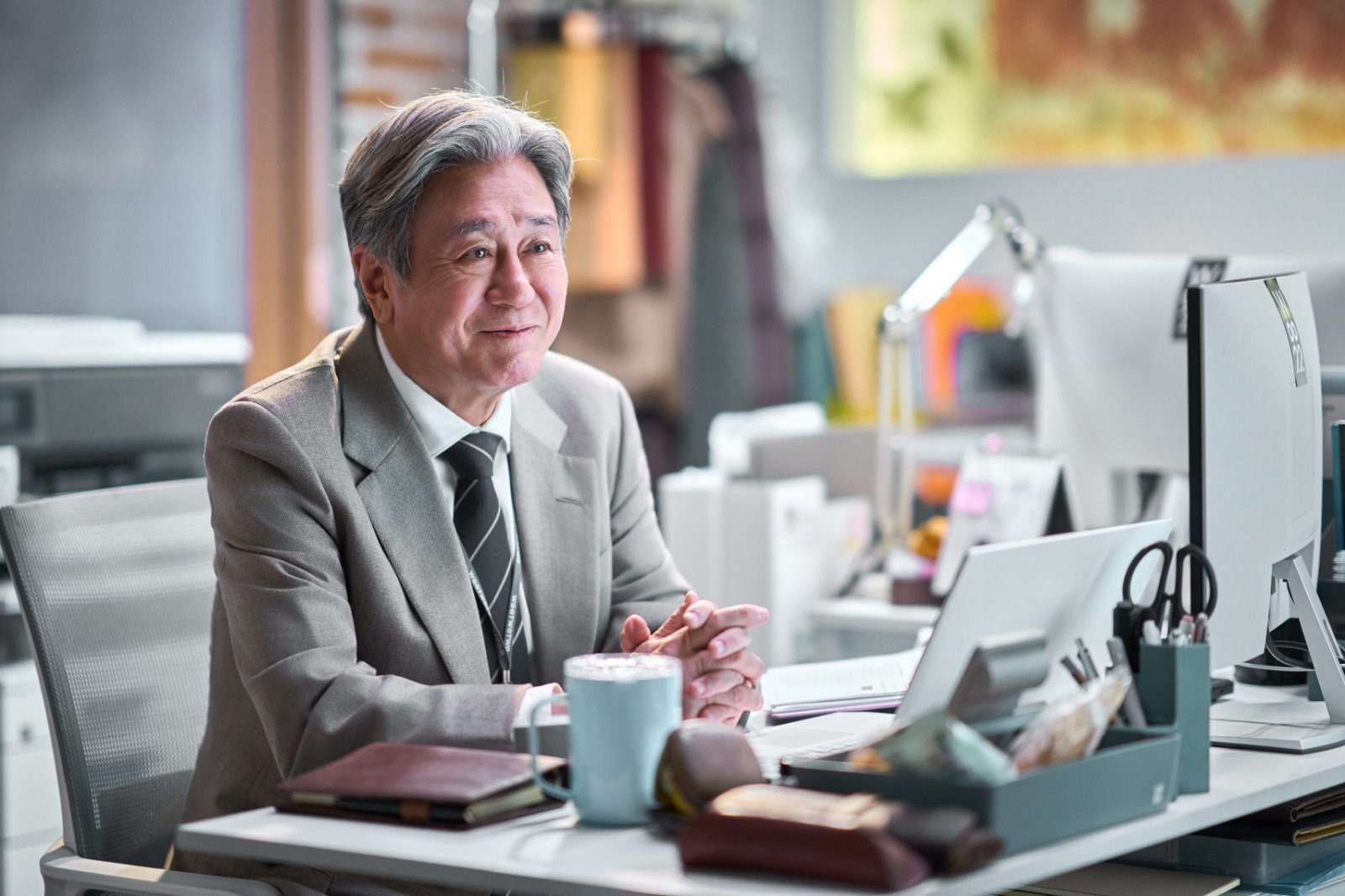 최민식, 한국의 로버트 드 니로…37년 차 실버 ‘인턴’ 변신