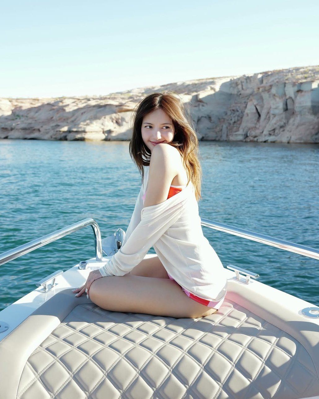 ‘블랙핑크 10주년’ 리사, 팬미팅 후 근황…요트서 수영복 자태 [DA★]