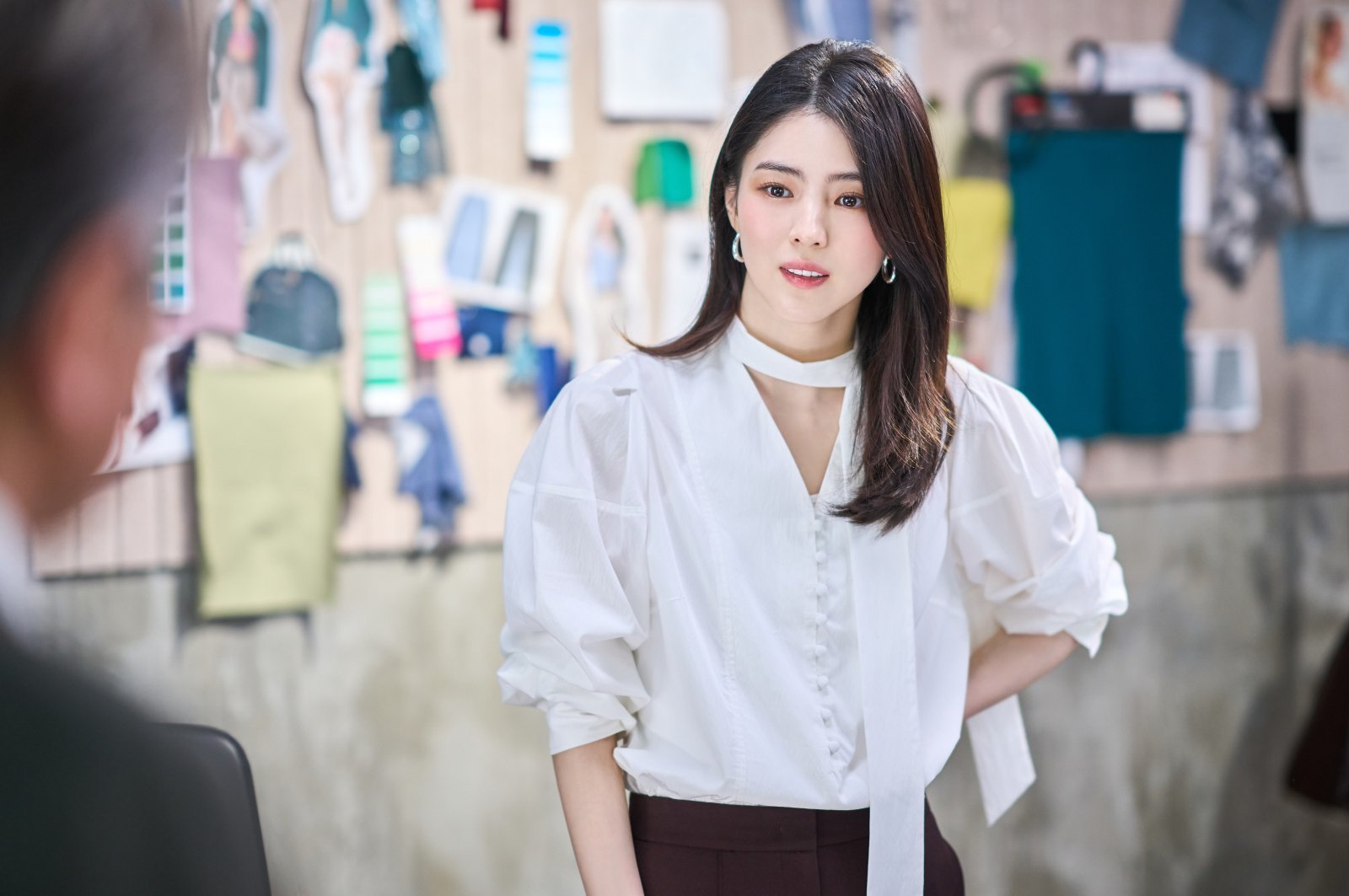 “명쾌하고 쿨하다”…‘인턴’ 한소희, 앤 해서웨이 매력 넘을까