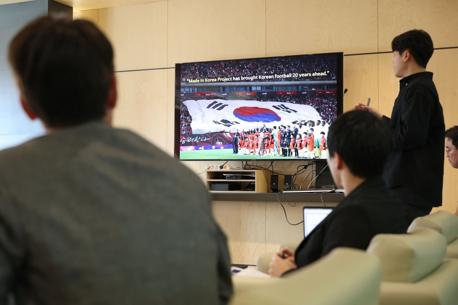 “공정 논란으로 얻어맞고 서류 마감 하루 새 포옛 내정?” 日 매체 황당 보도가 당혹스러운 축구협회, “평가위 구성도, 후보군 공유도 아직 NO”…임시 감독 선임 절차대로
