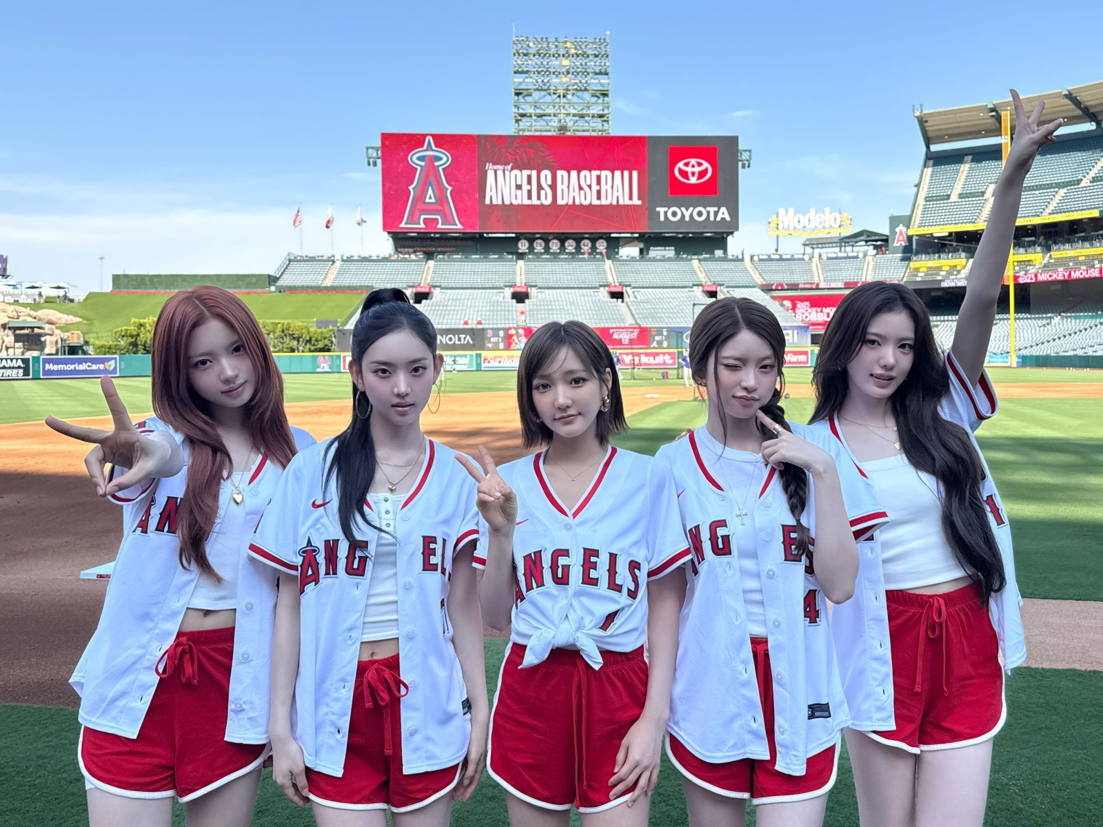 키키, 신곡 차트 상승세 속 MLB 나들이