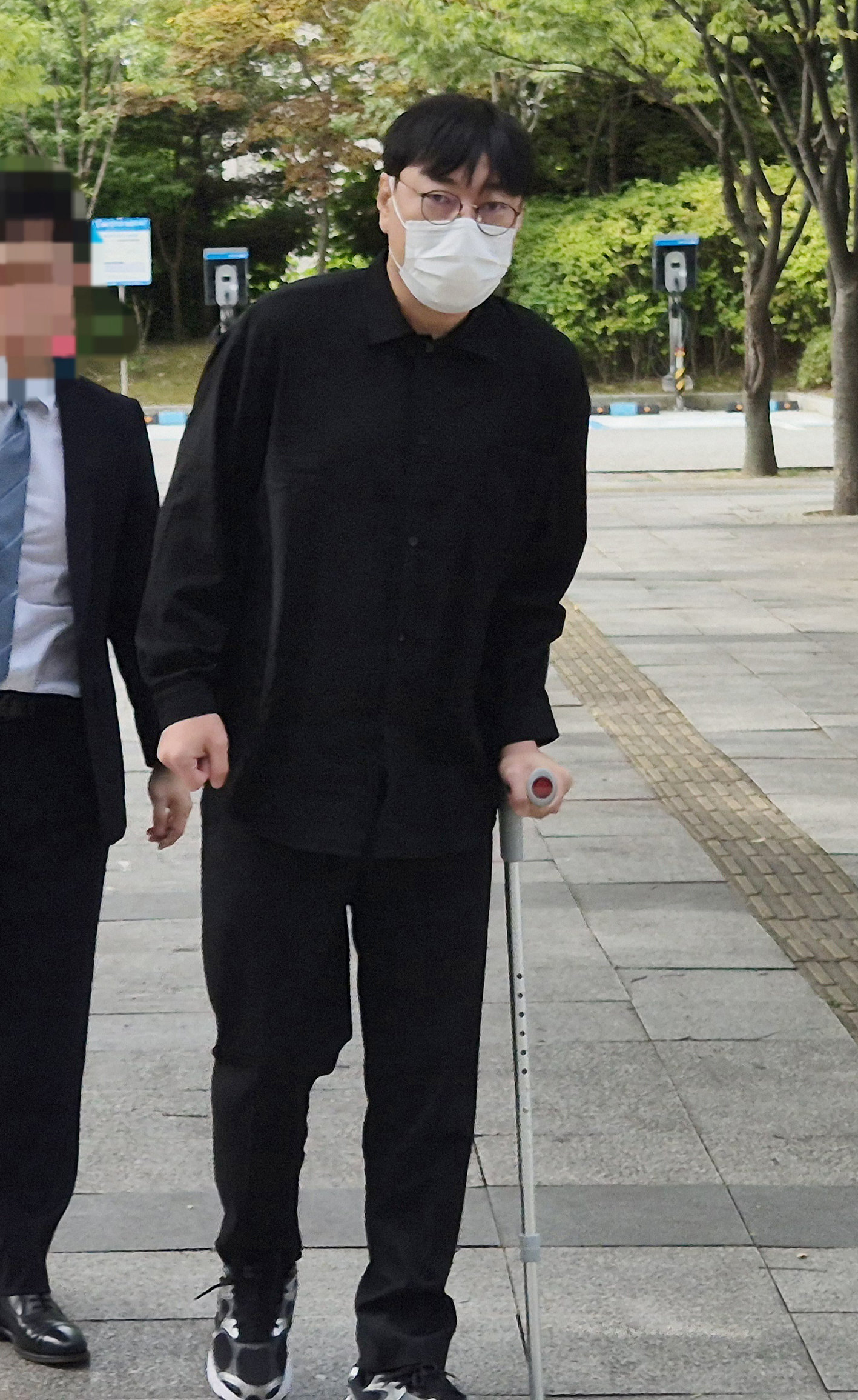 불법도박·음주운전 이진호, 목발 짚고 나타나…檢 2년 구형