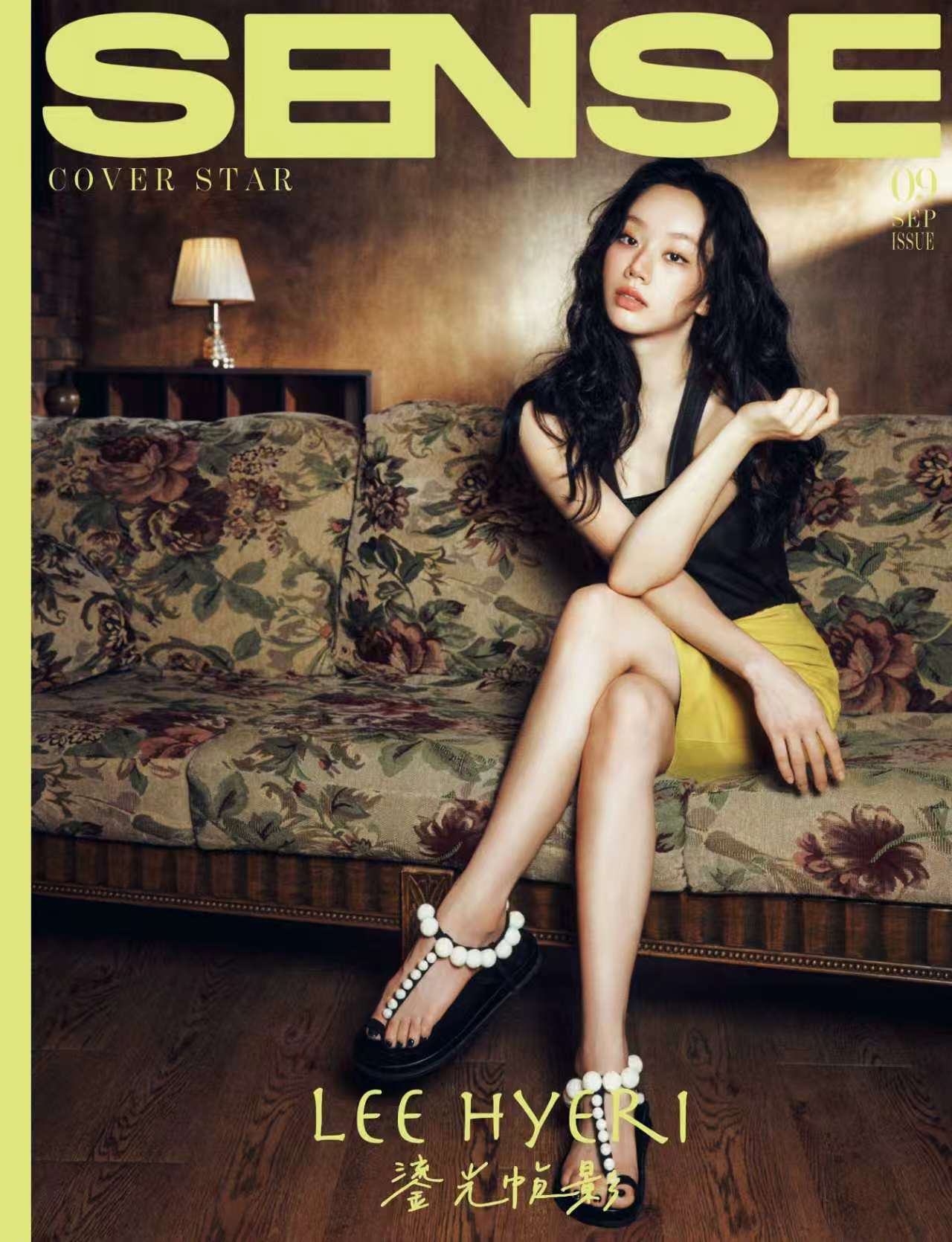 혜리, 中서 뽐낸 인형 비주얼…커버 3종 공개 [화보]