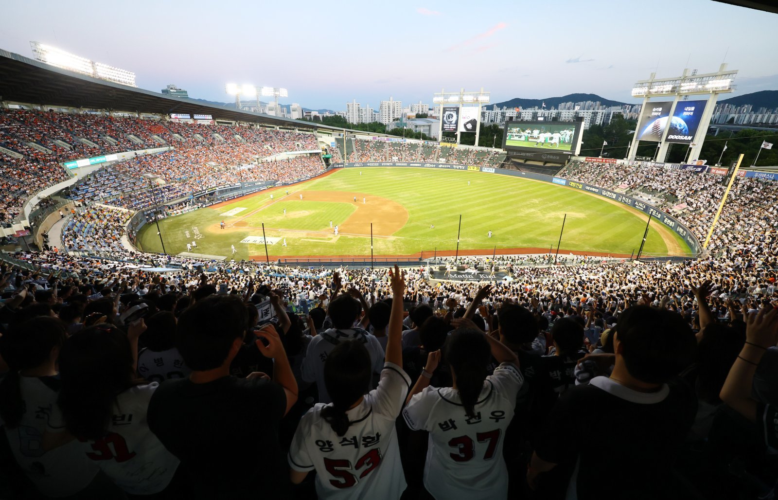다시 6시 30분으로…KBO, 기상 변화 따라 폭염 가이드라인 재조정