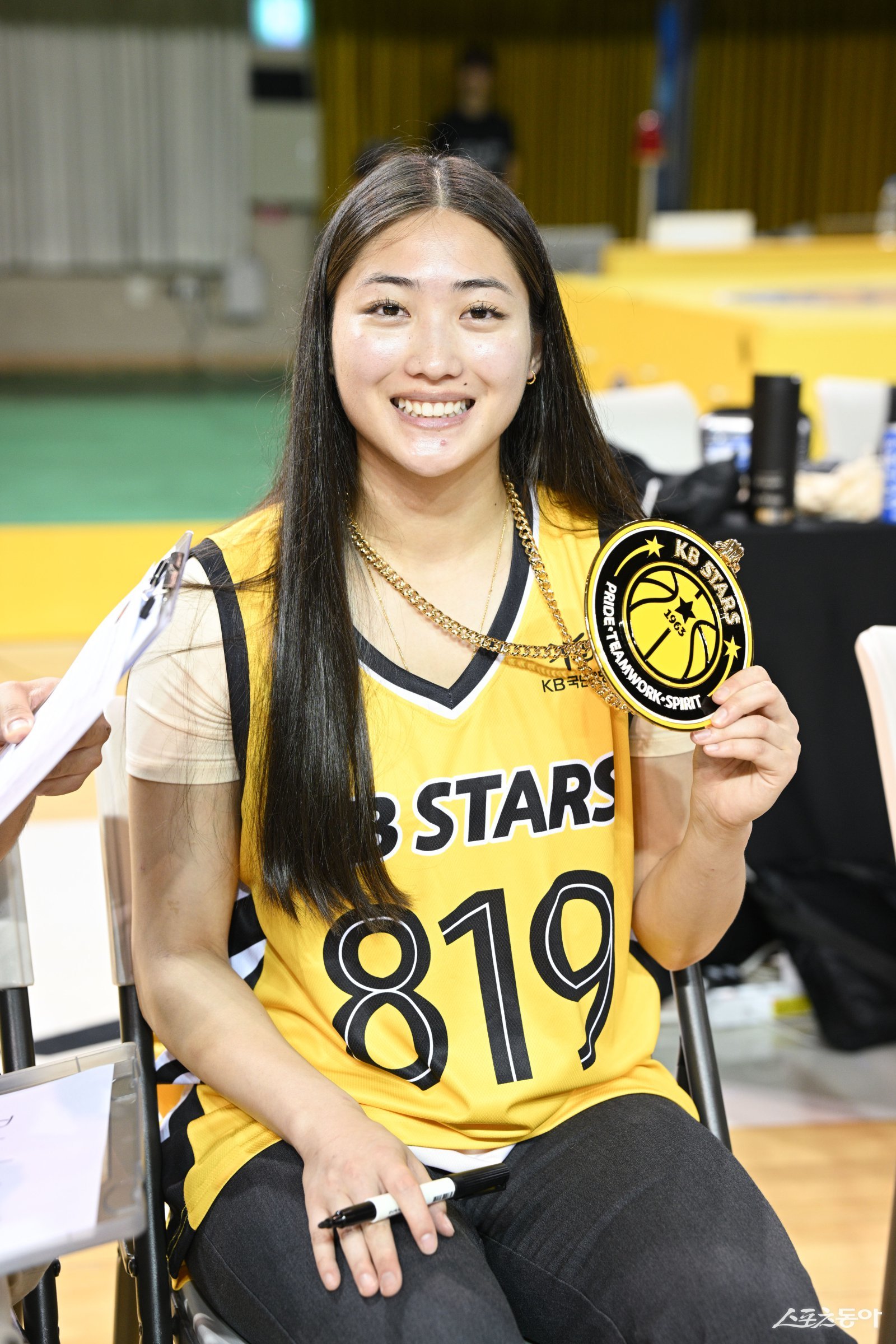 19일 청주체육관서 열린 신인선수 드래프트서 1라운드 5순위로 KB스타즈에 선발된 교포 선수 원이아나. 사진제공｜WKBL