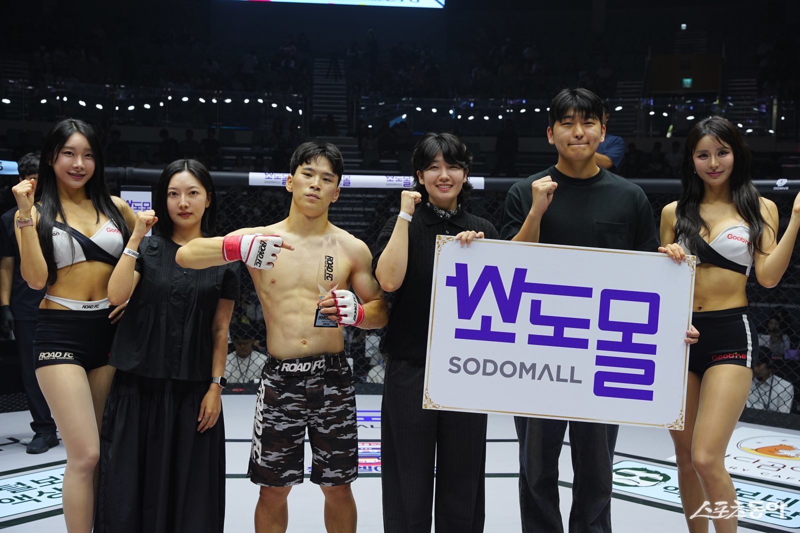 소도몰 정다홍-설진영-구선우 프로, 로드FC 밴텀급 윤민국과 파이팅 포즈