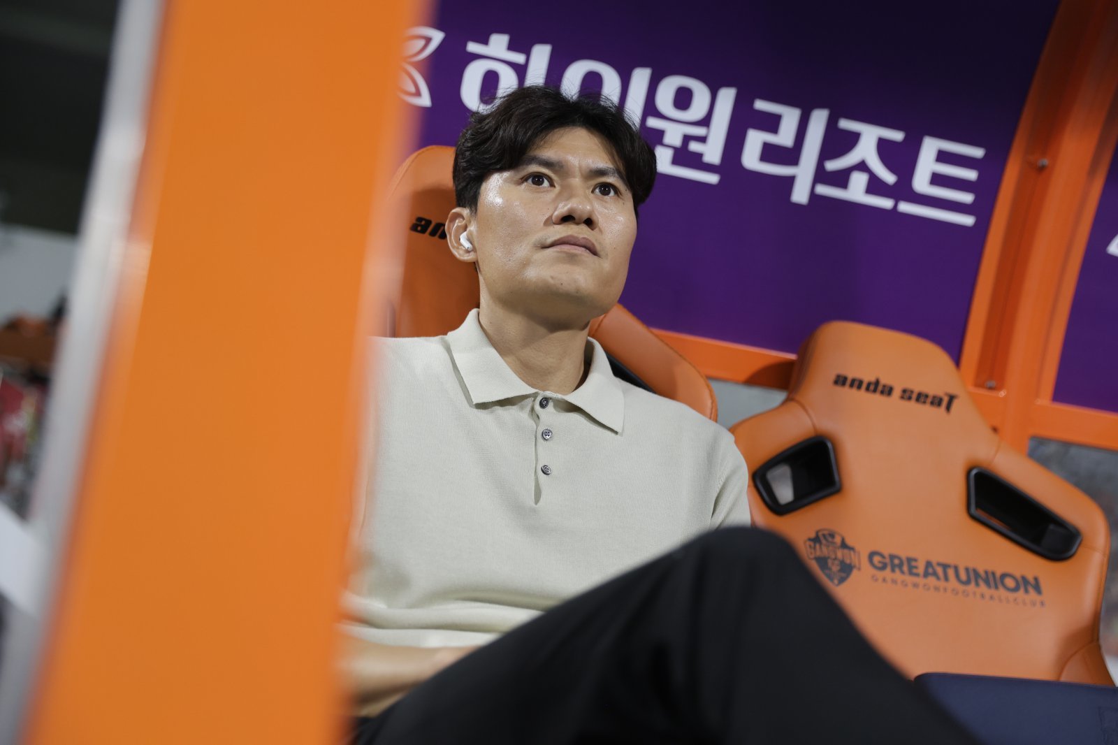 [SD 안양 인터뷰] ‘아시안게임 차출+부상자’ 겹친 강원, 한풀 꺾인 전방압박…정경호 감독의 현실적 대안 “지금 선수들에게 맞는 전술이 따로 있다”