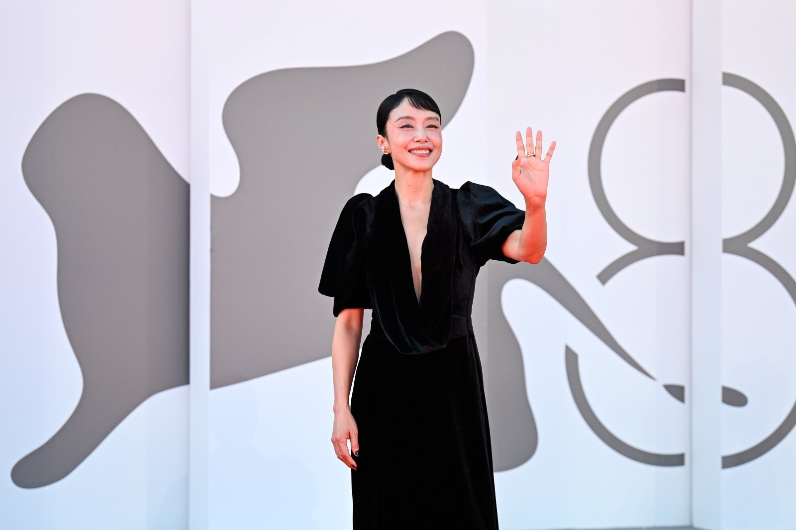 전도연, 베니스 연기상 놓쳐지만…넷플릭스, 美 오스카 여우주연상 캠페인 돌입
