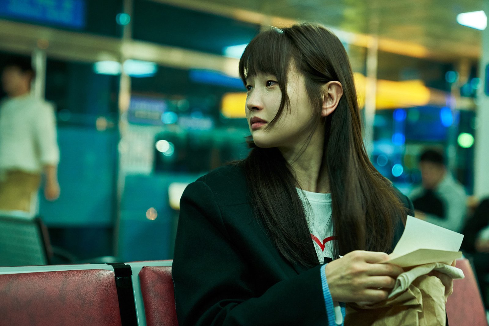 네 가족과 그리고 변요한…‘경주기행’ 극과 극 감정 담은 명연기 스틸
