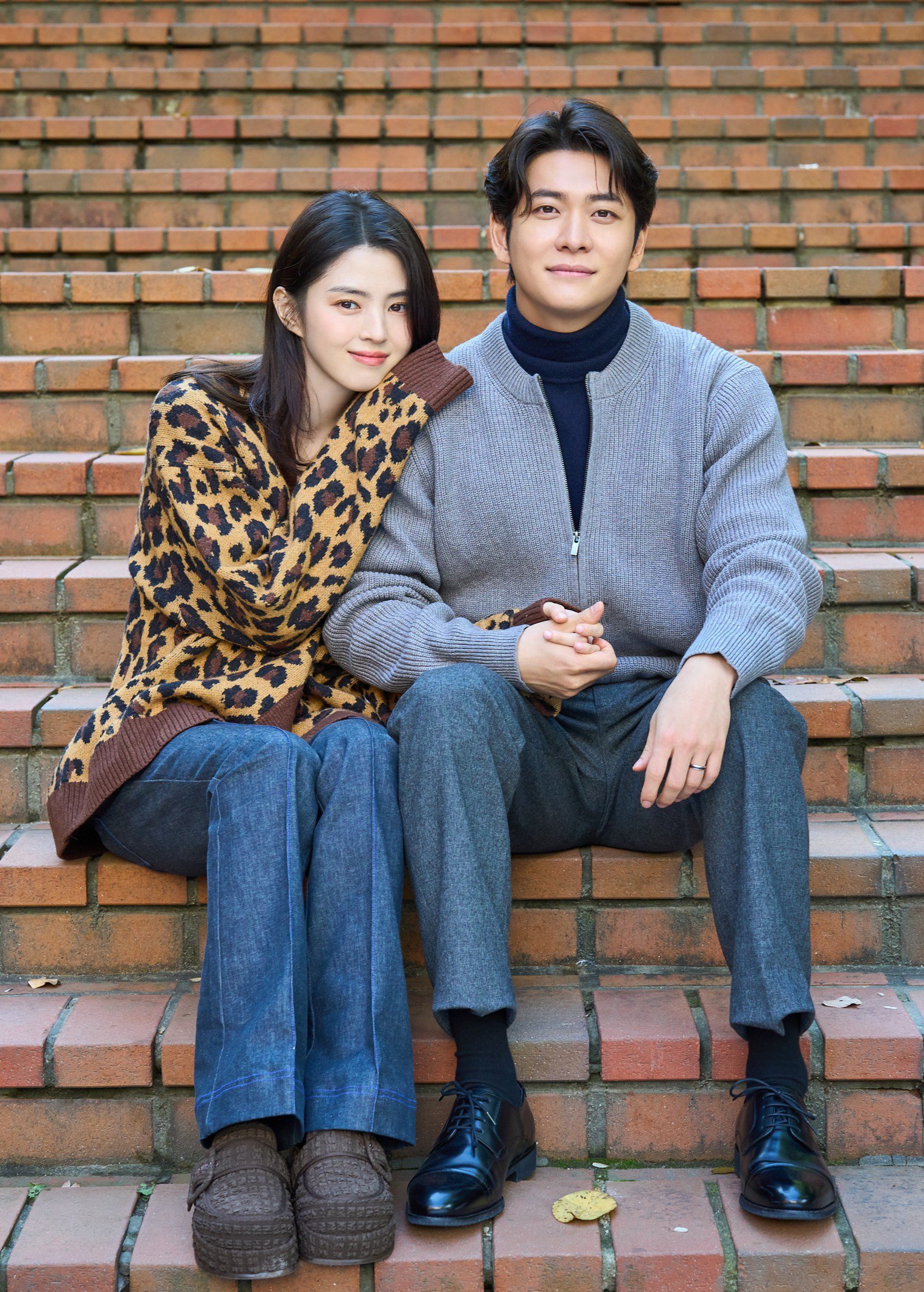 한소희♥강태오, 이렇게 잘 어울렸나…‘인턴’ 부부 사진 공개
