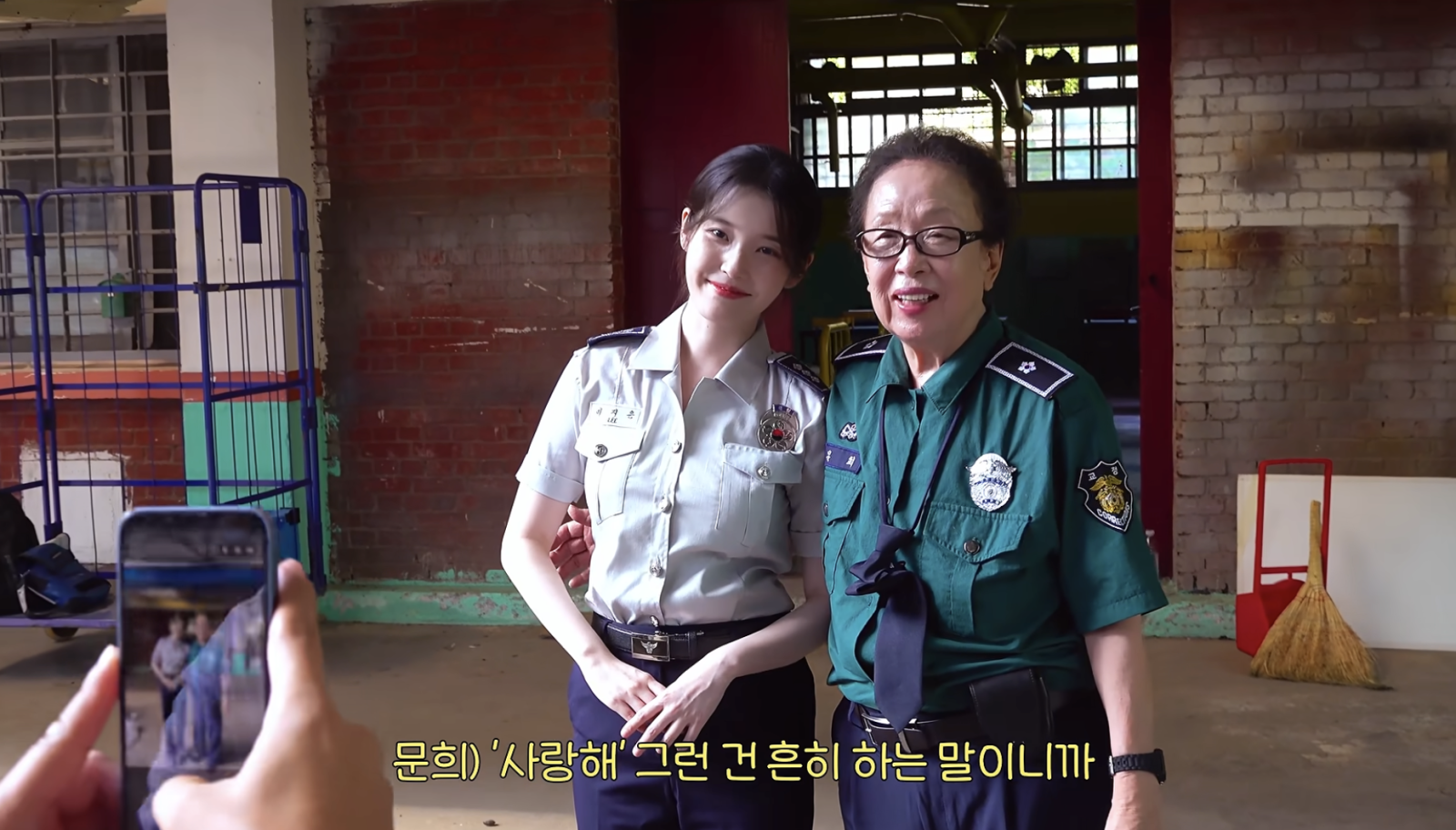 카메오 넘어 ‘세계관 가이드’로…K팝과 배우의 진화하는 동행