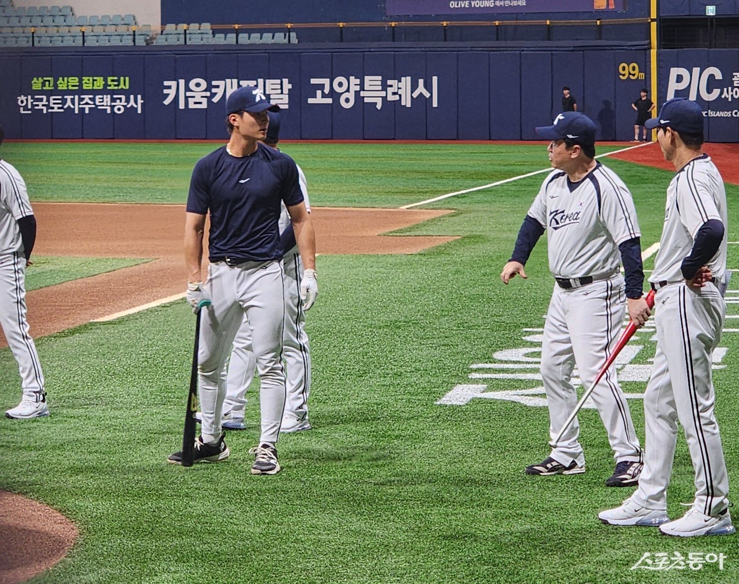 “대표팀서는 기분 전환했으면”…‘30분 일찍 출근’ 윤동희·박준순, 좌완 저격수로 준비 [SD 고척 리포트]