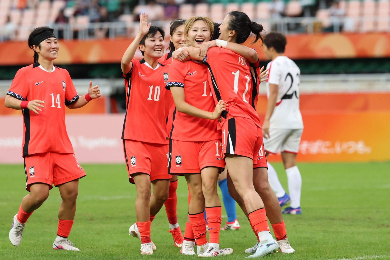 [나고야 AG] 잘 싸운 한국 女축구, ‘강호’ 북한과 1-1 무승부…우즈베키스탄과 대회 8강