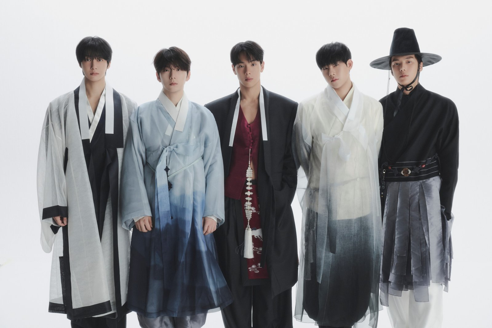 몬스타엑스, 차원이 다른 추석맞이 한복 사진…비주얼 ‘주사위6’