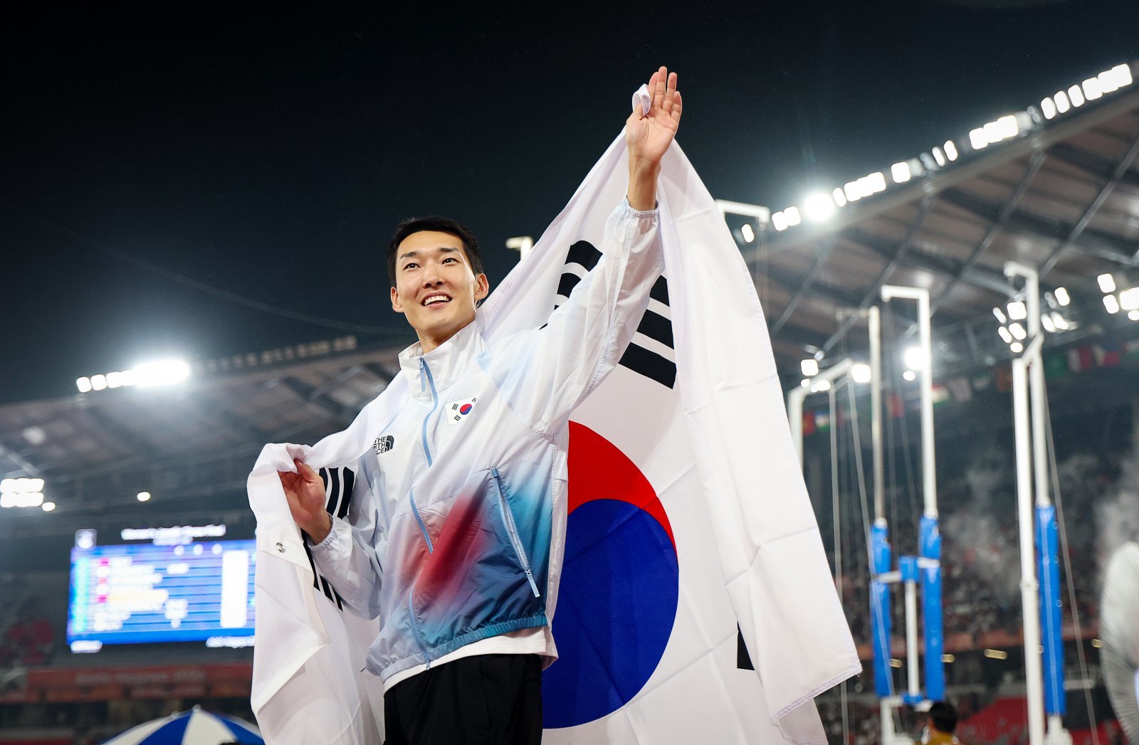 부상 여파로 4번째 AG서 동메달에 그친 우상혁, “올림픽 향해 다시 뛴다”