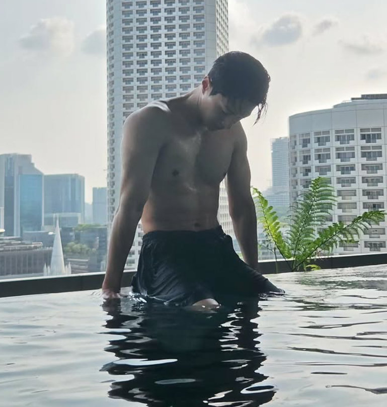 김명수, 이 정도였어? 잔뜩 성난 근육질 ‘상탈’ 대박