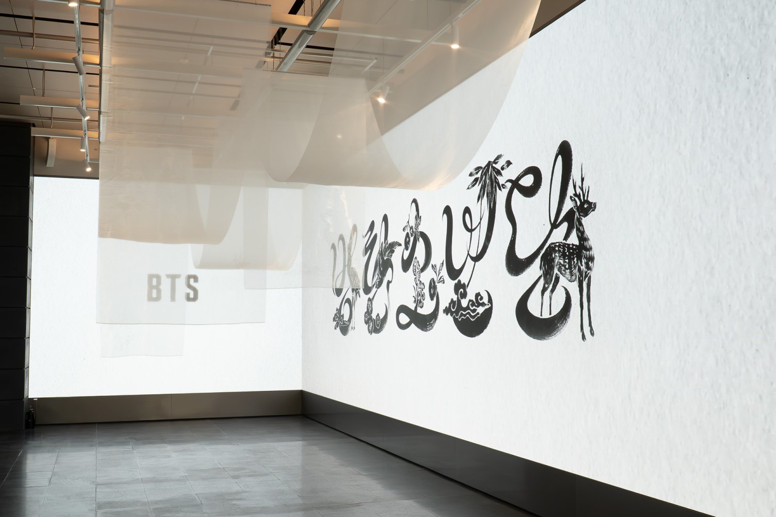 방탄소년단 달마중 팝업 오픈…韓 전통문화 ‘문자도’ 재해석