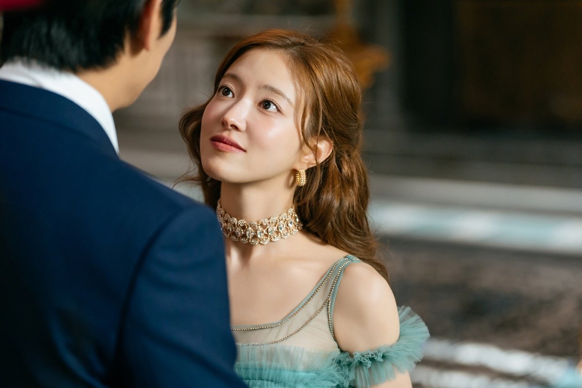 이세영, 신민아·주지훈 사이 파고든다…스틸 공개 (재혼 황후)