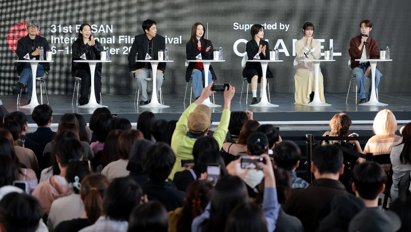 개막작의 꽃 된 ‘낮과 밤은 서로에게’…“꿈 같은 순간” (종합)[31st BIFF]