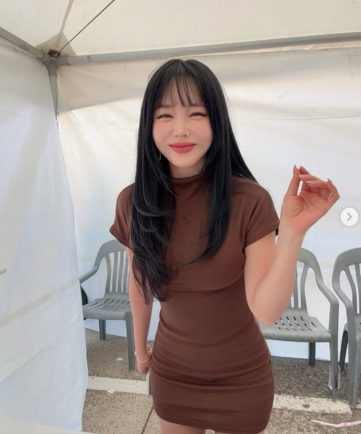 홍진영, 임신설에 “댓글 보면 상처”라더니…밀착 원피스 근황