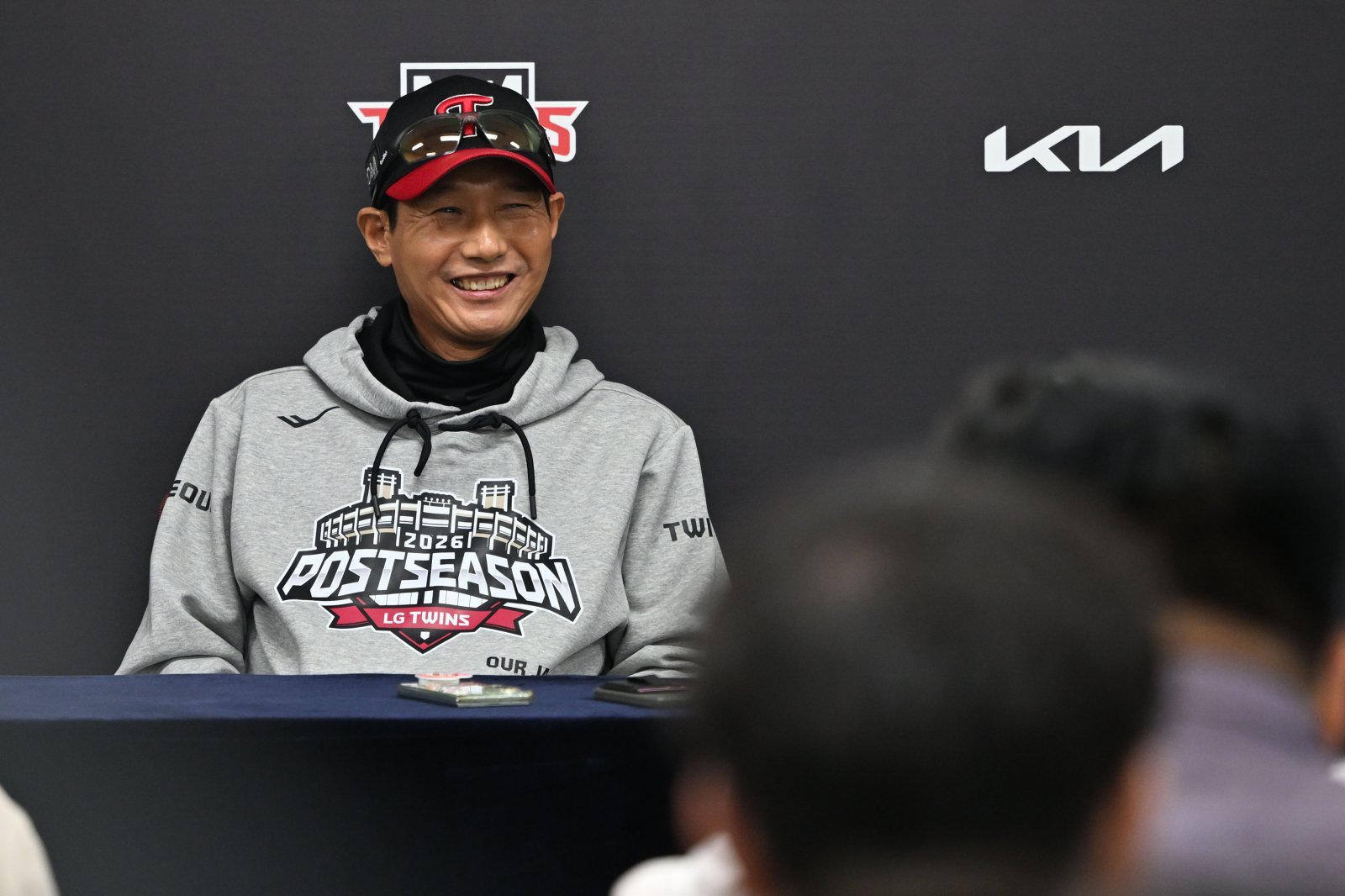 염경엽 LG 감독이 17일 KIA와 준PO에 앞서 타선의 반등을 강조했다. 광주｜뉴시스