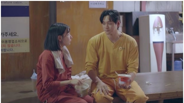 김요한, 오연희에 “뽀뽀 한번 할까?”…실제 했냐는 질문엔 침묵(신랑수업)