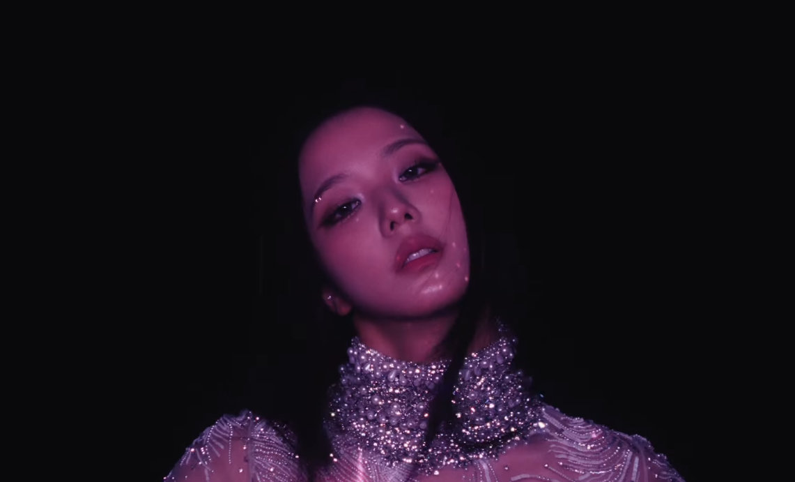 지수 흠뻑 젖은 채 수중 퍼포먼스…매혹적인 ‘ADDICTED’