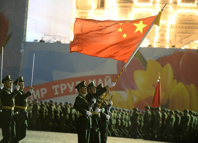 지난달 25일 러시아 모스크바에 도착한 중국 인민해방군 의장대가 9일 러시아 승전 70주년 기념 군사 퍼레이드를 앞두고 행진 연습을 하고 있다. (사진= 신화왕)