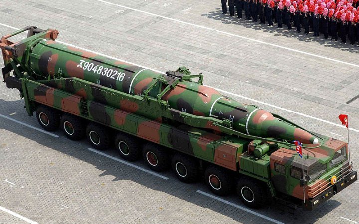 KN-08 이동식 대륙간탄도미사일(ICBM) - 최대 사거리 1만2000km(실전배치)