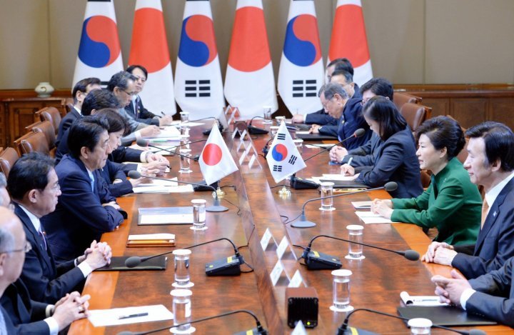 한일확대정상회담이 2일 오전 청와대 집현실에서 열린 가운데 박근혜 대통령가 인사말 하고 있다. 청와대사진기자단