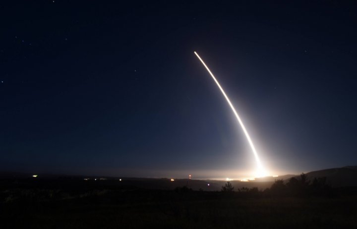 미 캘리포니아 주 반덴버그 공군기지에서 최근 훈련용 탄두를 장착한 미니트맨3 대륙간탄도미사일(ICBM)이 시험 발사되고 있다. (사진= 미 공군 홈페이지)