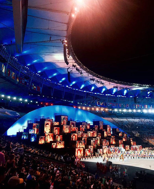 올림픽 최대 볼거리인 개막식은 원래 직전까지 내용을 비밀에 부친다. 하지만 3일(현지 시간) 리우데자네이루 올림픽 개막식 리허설 참가자들이 스마트폰으로 찍은 사진을 소셜네트워크서비스(SNS)에 올리면서 일부 내용이 공개됐다. (사진= SNS 캡쳐)
