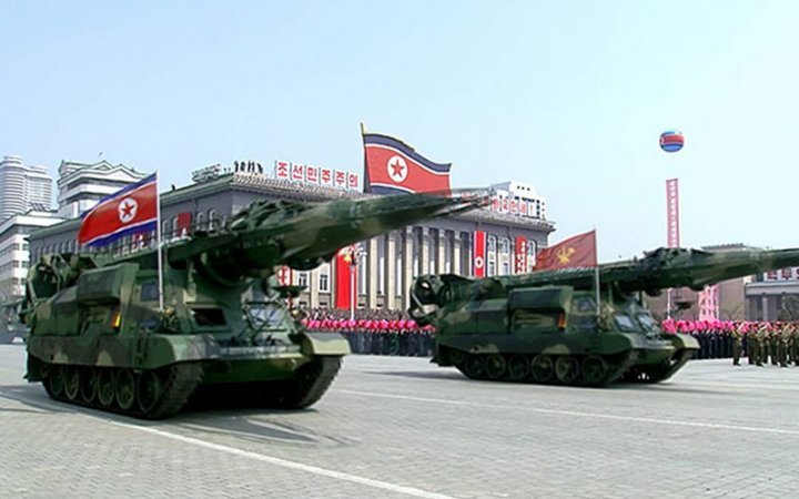 북한 태양절 열병식에 나타난 스커드 미사일 개량형