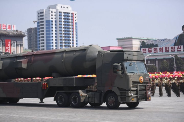북한 태양절 열병식에 나타난 콜드 런치 ICBM